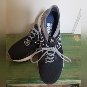 NEW BALANCE ROAV black Gray Athletic Sneaker 8.5